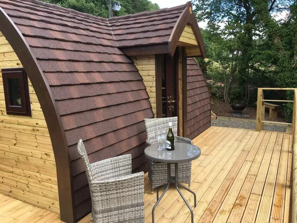 Beautiful Woodland Cabin With Private Hot tub In Wales