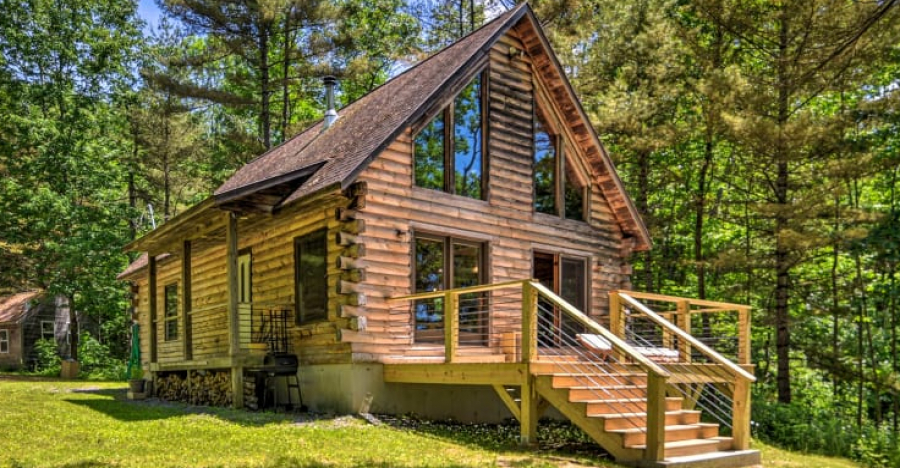 If you want to have a quiet and peaceful holiday in the middle of nature, a magnificent summer house with a fireplace may be just for you.